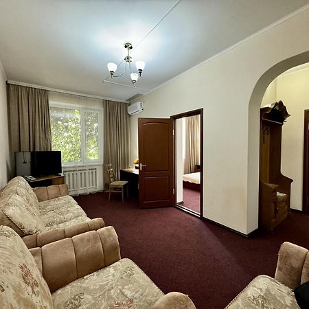 Hotel Zhambyl 塔拉兹 外观 照片