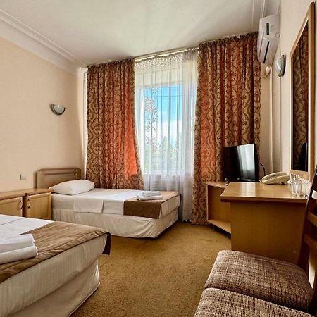 Hotel Zhambyl 塔拉兹 外观 照片