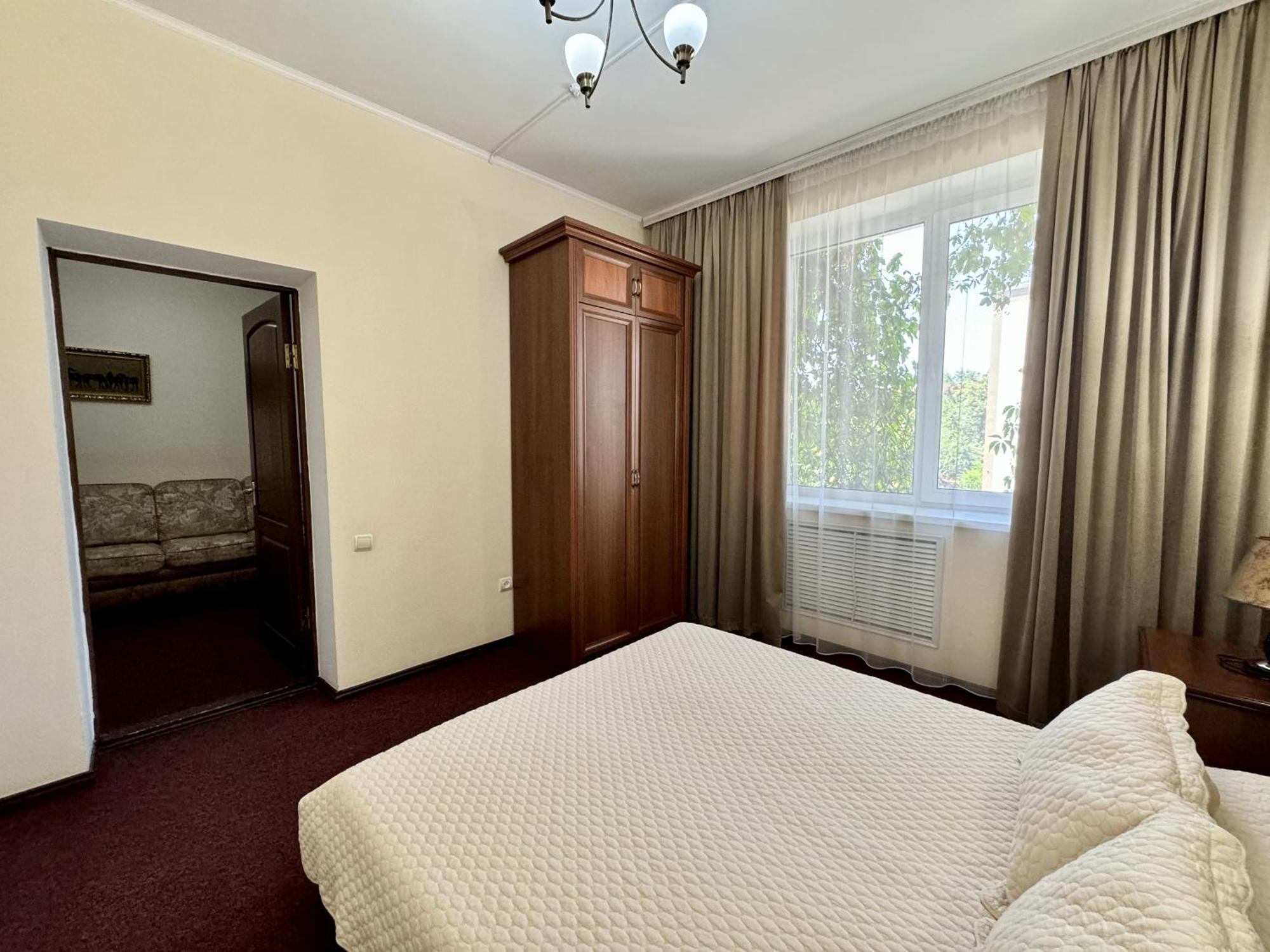 Hotel Zhambyl 塔拉兹 外观 照片