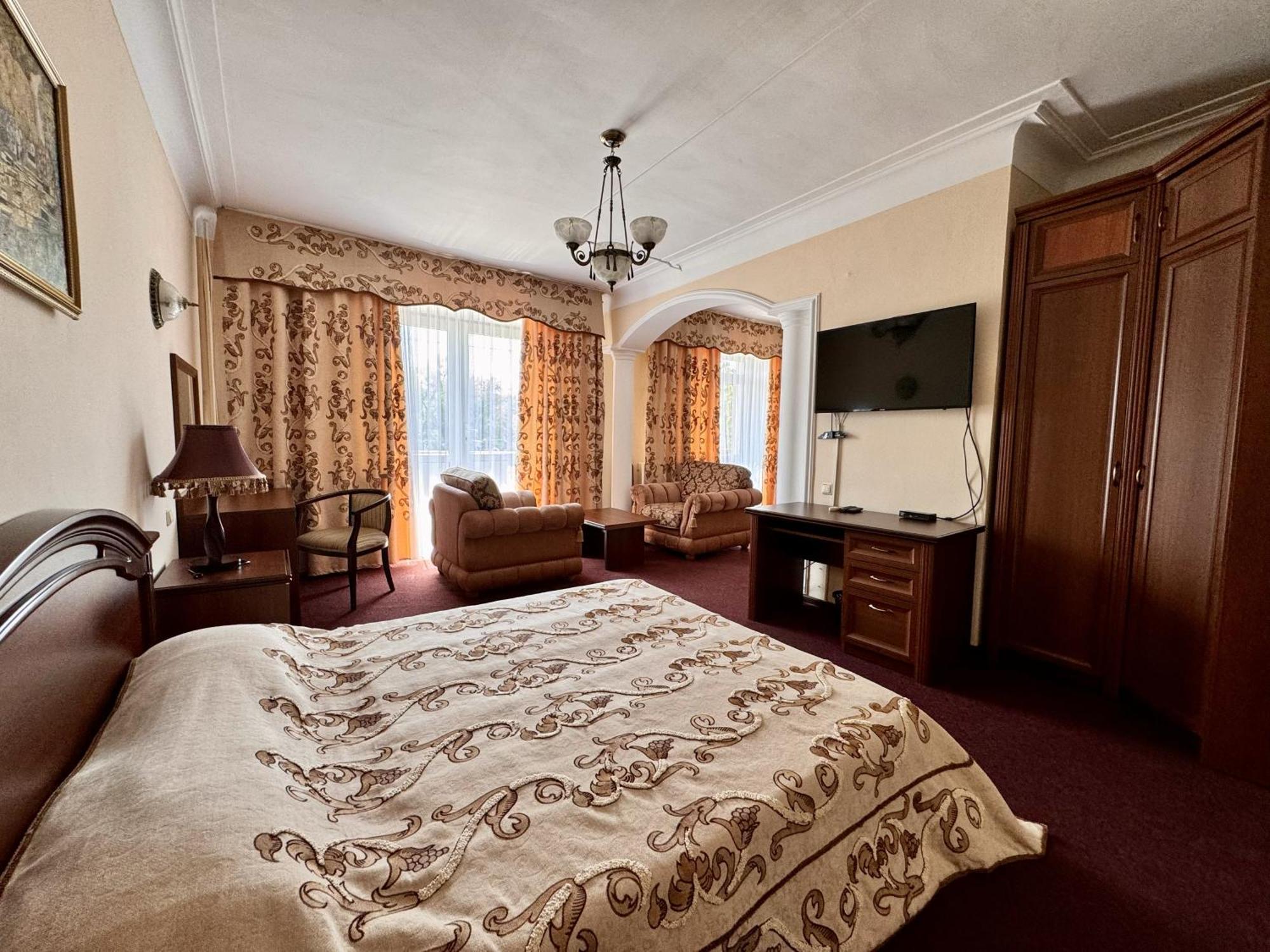 Hotel Zhambyl 塔拉兹 外观 照片