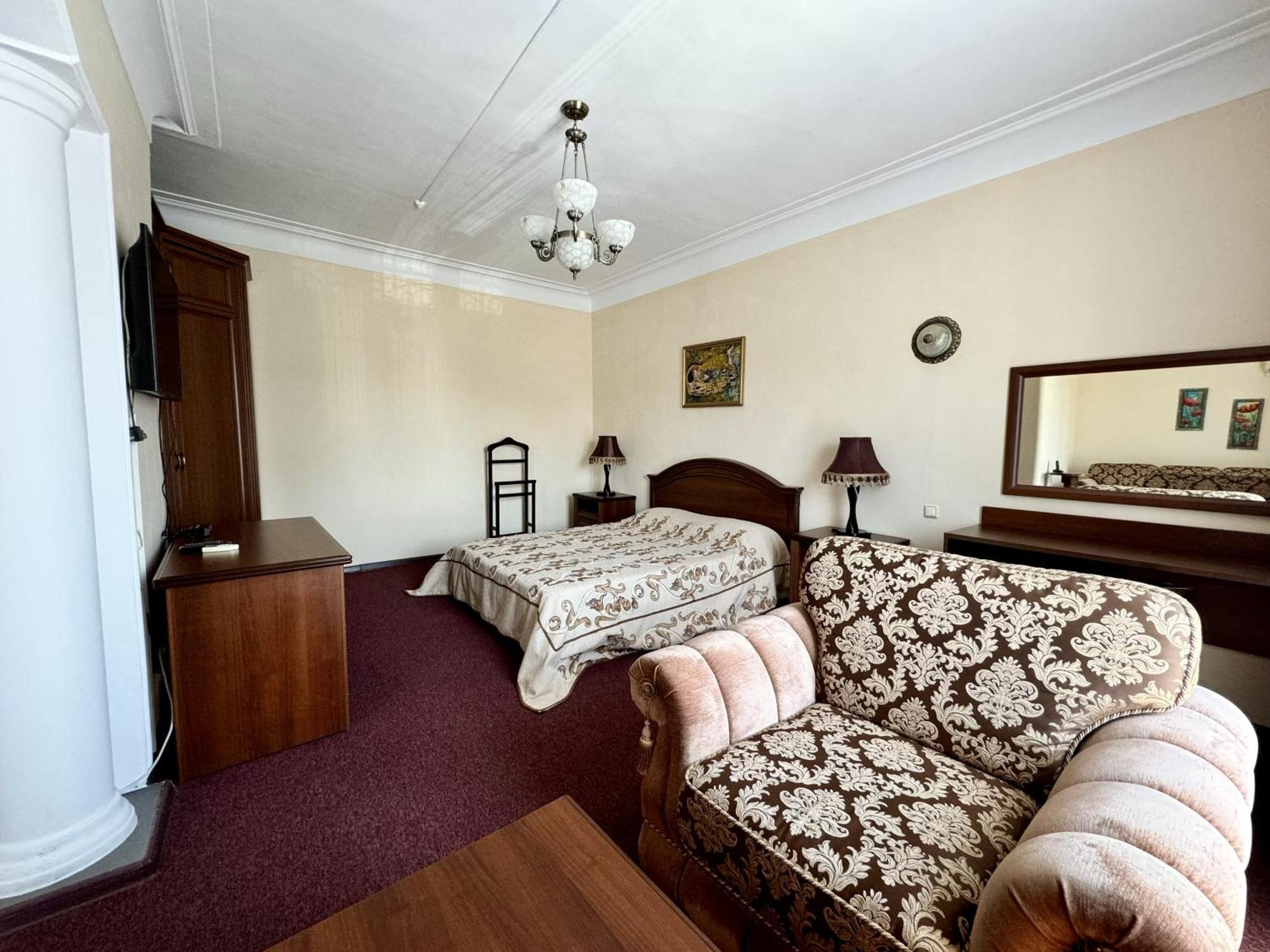 Hotel Zhambyl 塔拉兹 外观 照片