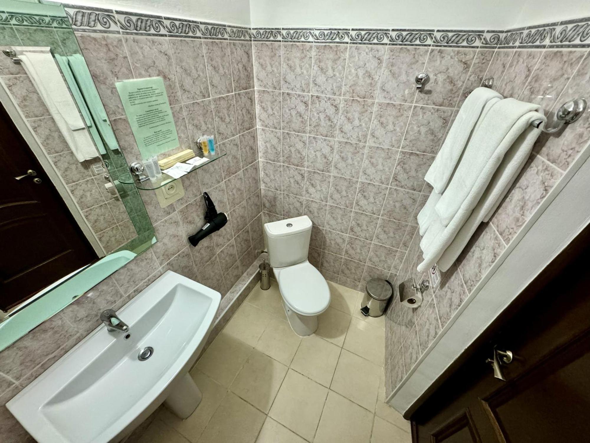 Hotel Zhambyl 塔拉兹 外观 照片