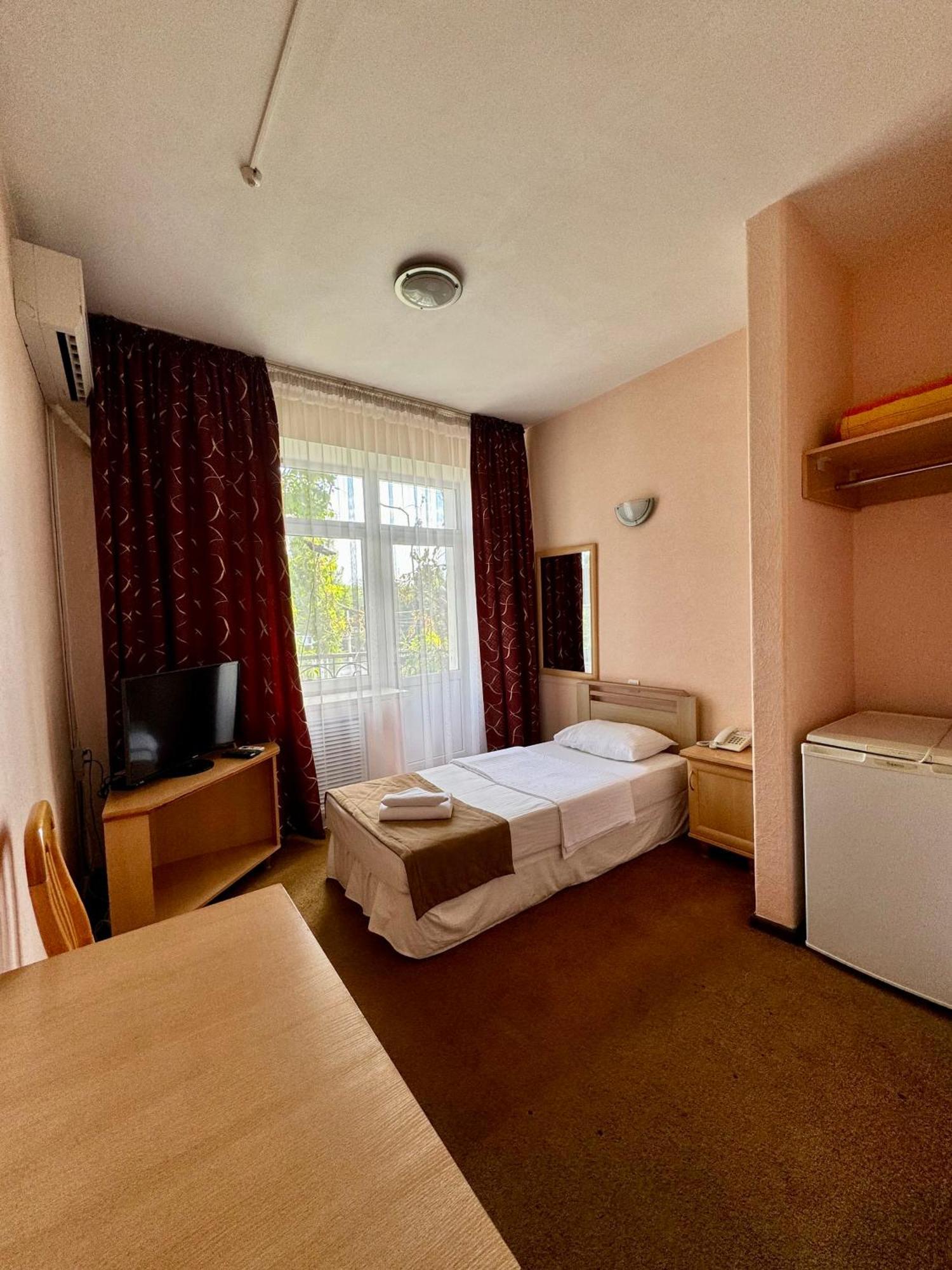 Hotel Zhambyl 塔拉兹 外观 照片