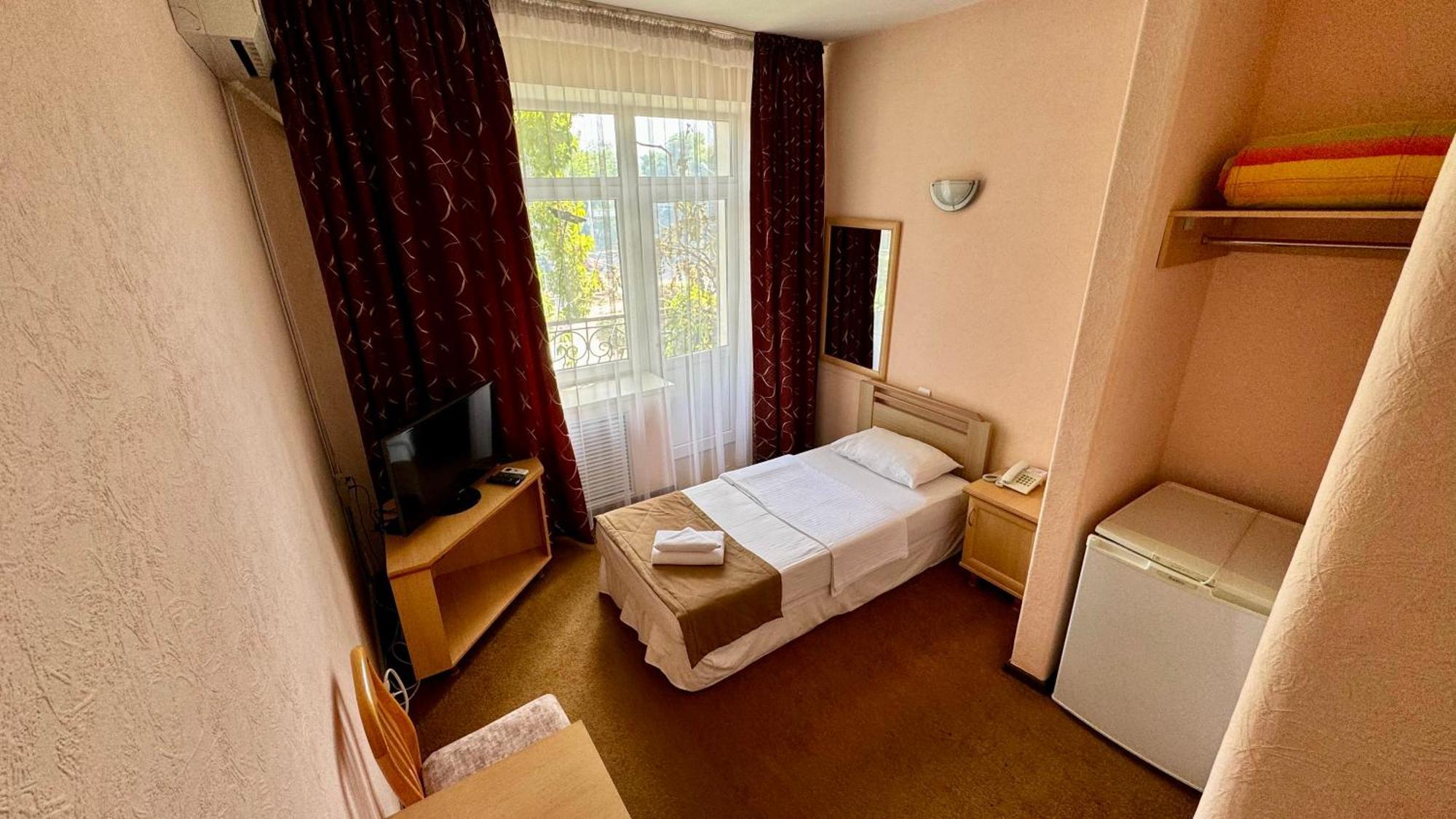 Hotel Zhambyl 塔拉兹 外观 照片