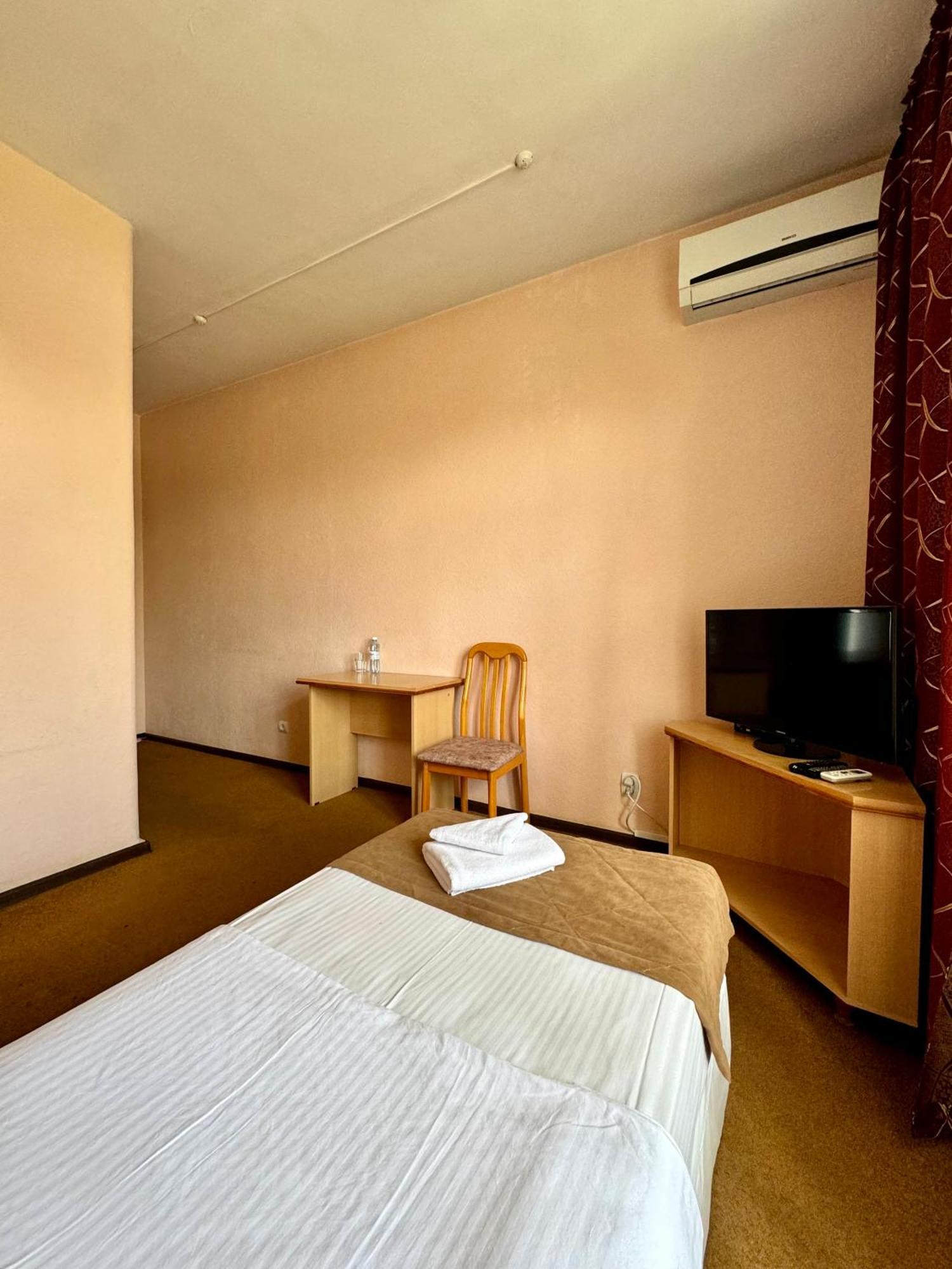 Hotel Zhambyl 塔拉兹 外观 照片