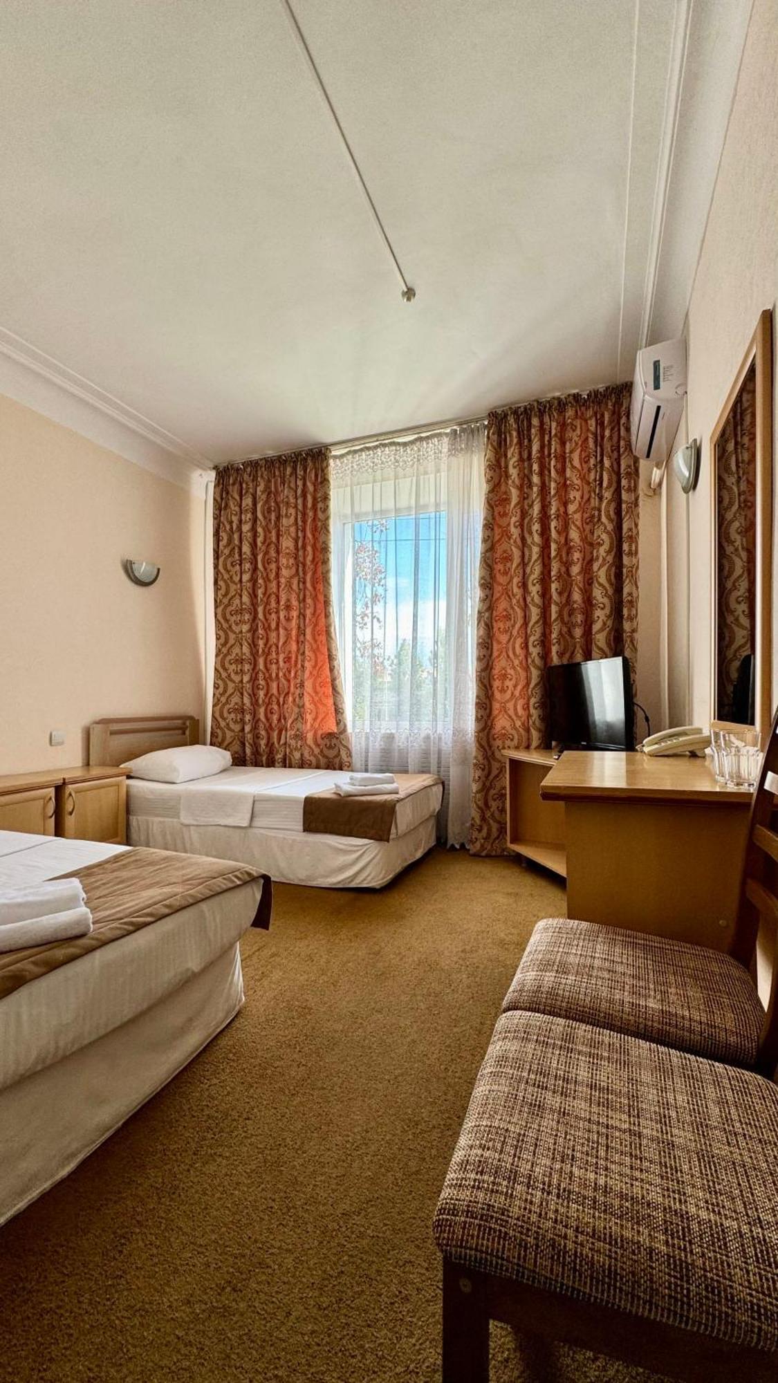 Hotel Zhambyl 塔拉兹 外观 照片