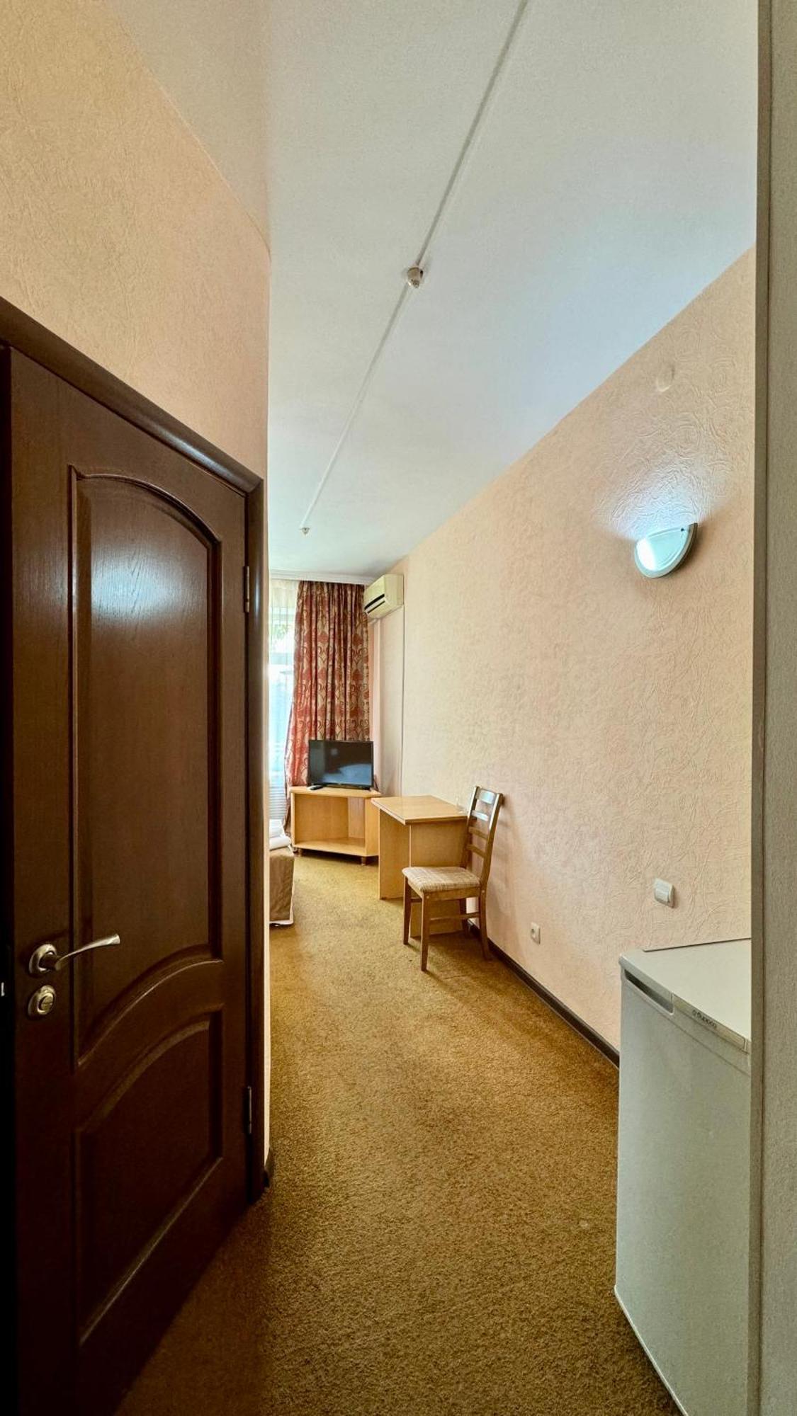 Hotel Zhambyl 塔拉兹 外观 照片