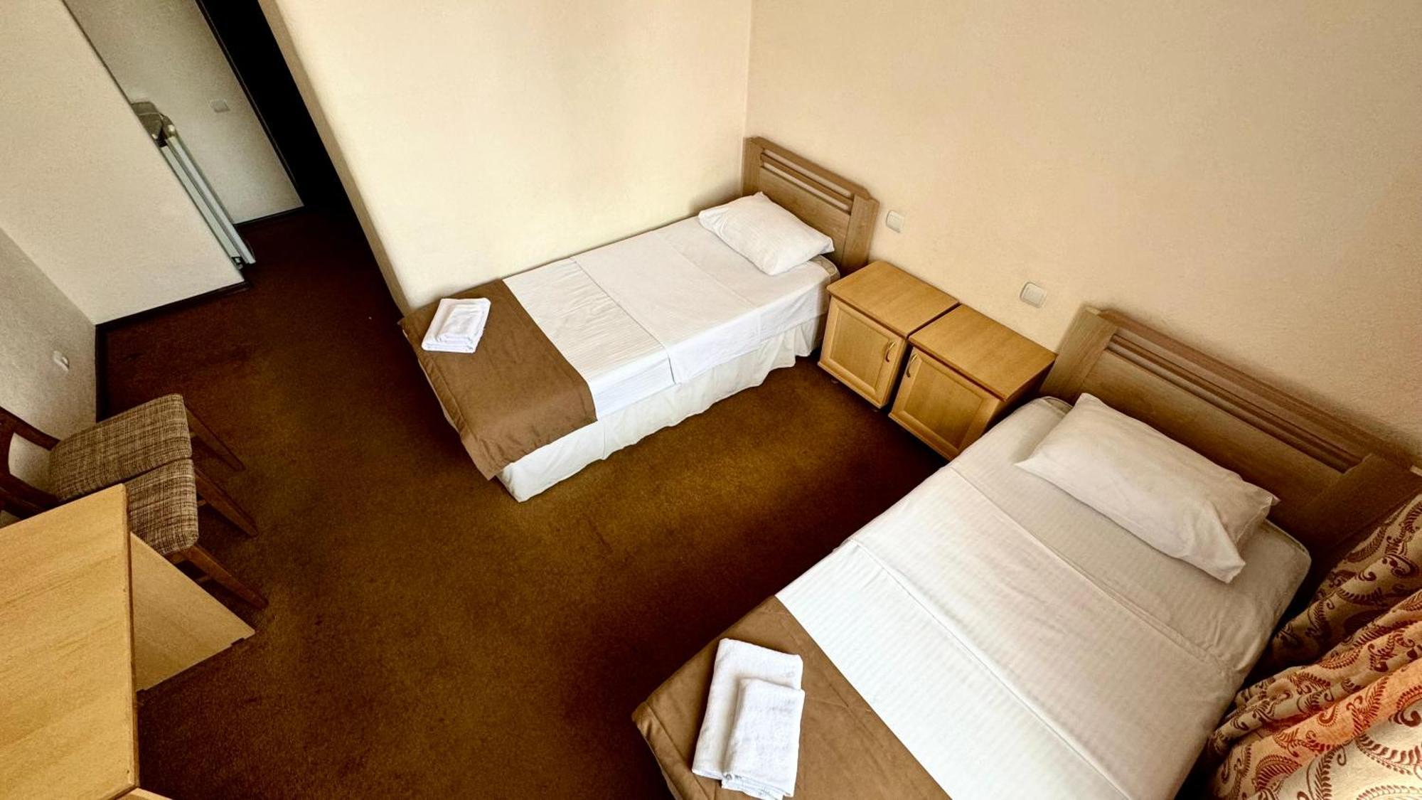 Hotel Zhambyl 塔拉兹 外观 照片