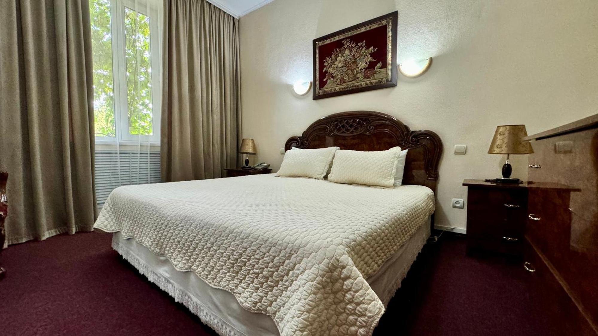 Hotel Zhambyl 塔拉兹 外观 照片